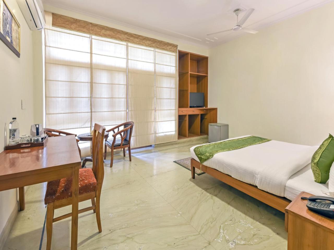 Hotel Treebo Trip The Nest Corporate Greater Noida Exterior foto